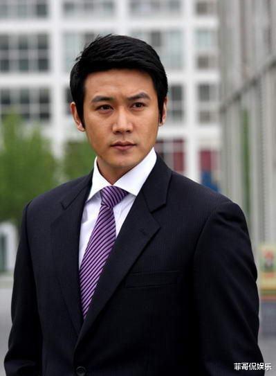 陆毅|44岁陆毅近照曝光，脸颊胖了好几圈，脖子消失了，成了油腻大叔