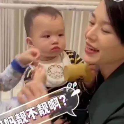 胡杏儿 胡杏儿为节目剪短发,老公用心给意见,三个儿子都说妈妈新发型靓