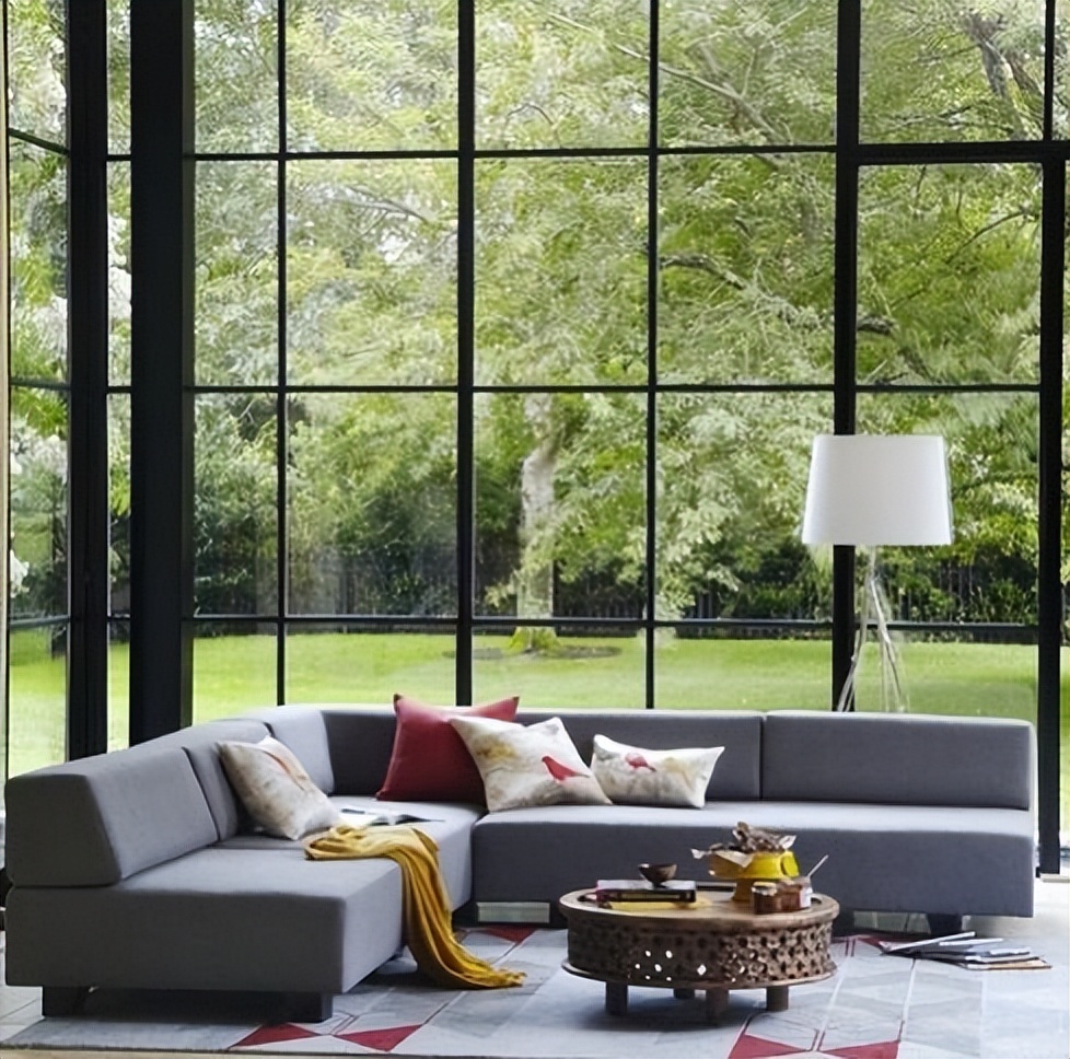 为什么年轻人不愿意封阳台,落地窗真的好吗?听听装修师傅怎么说