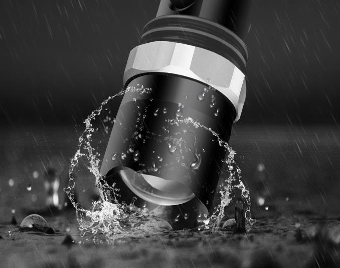 |刚发现,这巴掌大手电筒却能照300米,强悍多功能越来越多人随身带