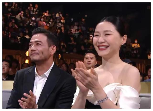 护肤 金鹰奖典礼殷桃拿视后！吴越留短发太大妈味，马丽飙泪开心又心酸