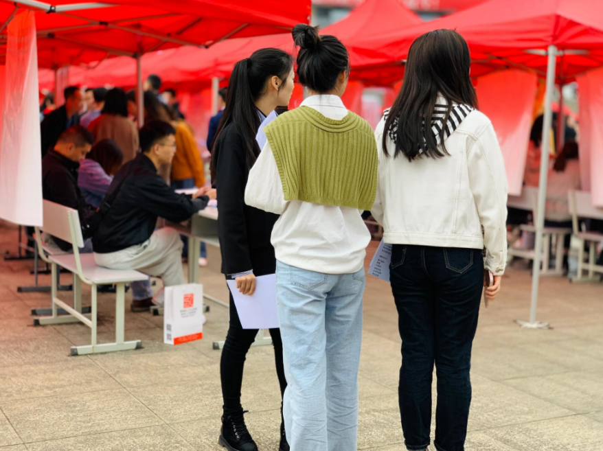 程序员|工作5年存款5千,211大学毕业生无奈自嘲:当个废物也不是不行