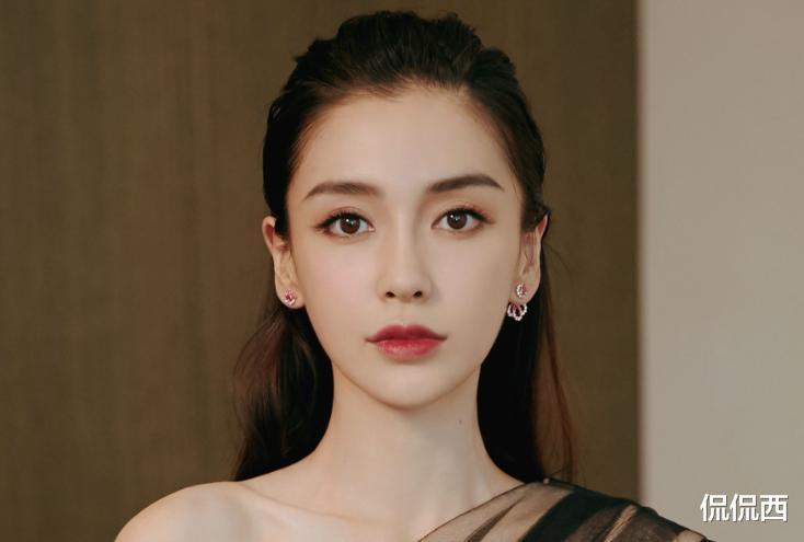 Angelababy|杨颖私下聚会照片再被曝光,少女感消失,无滤镜暴露真实状态