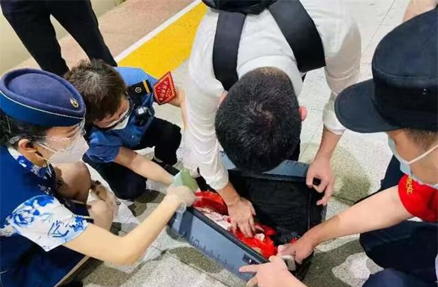 30万元现金遗落在列车上,四个小时不到完璧归赵