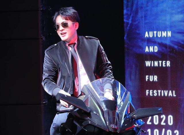 网红辛巴外站开播，怒怼平台官方，直播惨遭封禁，后再发长文抨击