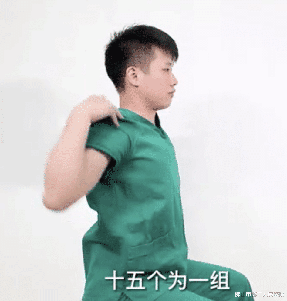 00后|8月8日是全民健身日 | 拯救久坐不动的你，这几个运动在办公室也能做！