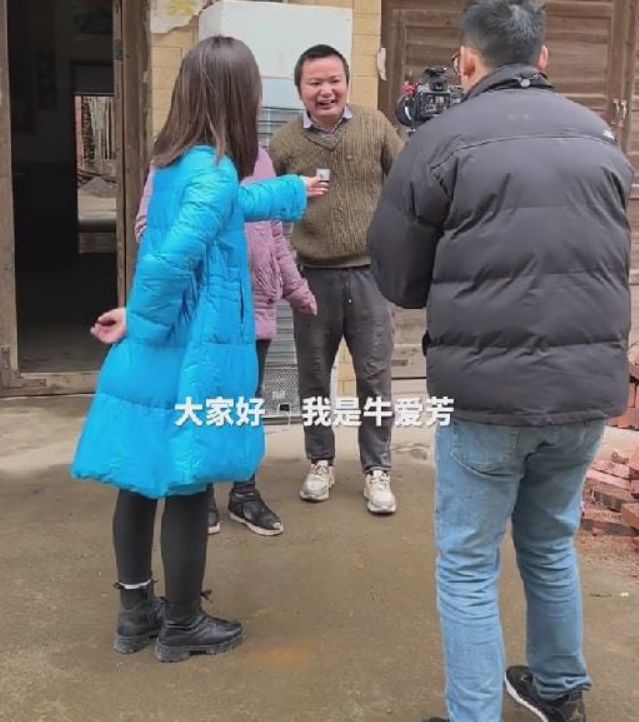 红牛|网红牛爱芳罕见露面，面部圆润双下巴抢镜，假胡子已经不见了