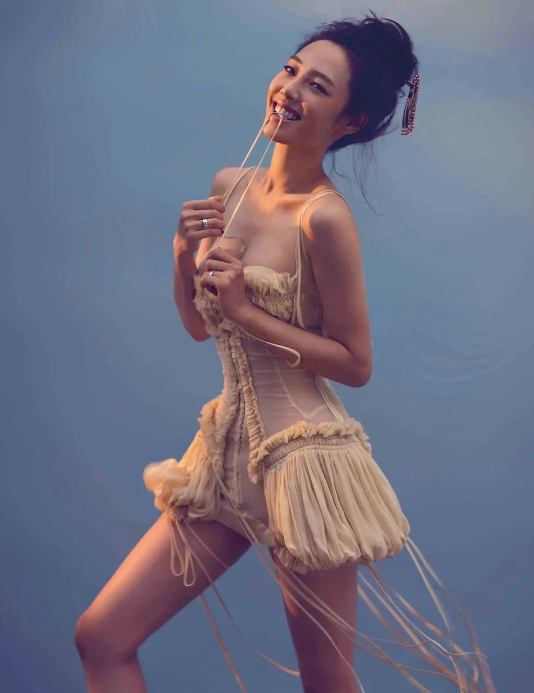 肖战|未宣先火!网曝《骄阳伴我》由肖战白百合主演,帅哥状态太可了