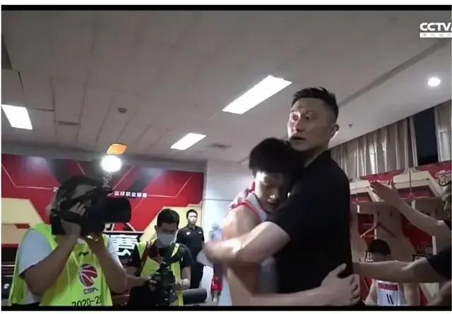 广东男篮|CBA广东三消息，杜锋承诺补强，二老面临抉择，三少合同到期