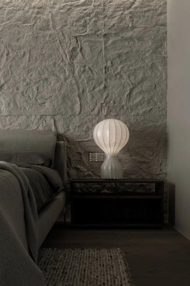 230㎡极简高级灰,连天花板都刷成灰色,设计效果很独特