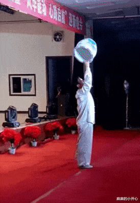 “当代年轻人能懒到什么程度？”床头柜用了两年都没拆封