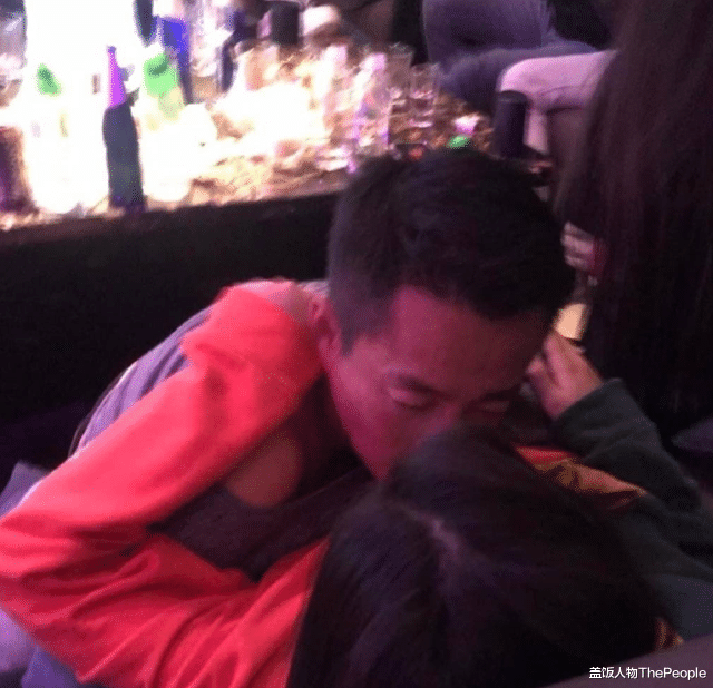 杨迪|开年10个恋情瓜!再婚、有新欢、老牛吃嫩草、脚踏多条船…太乱了