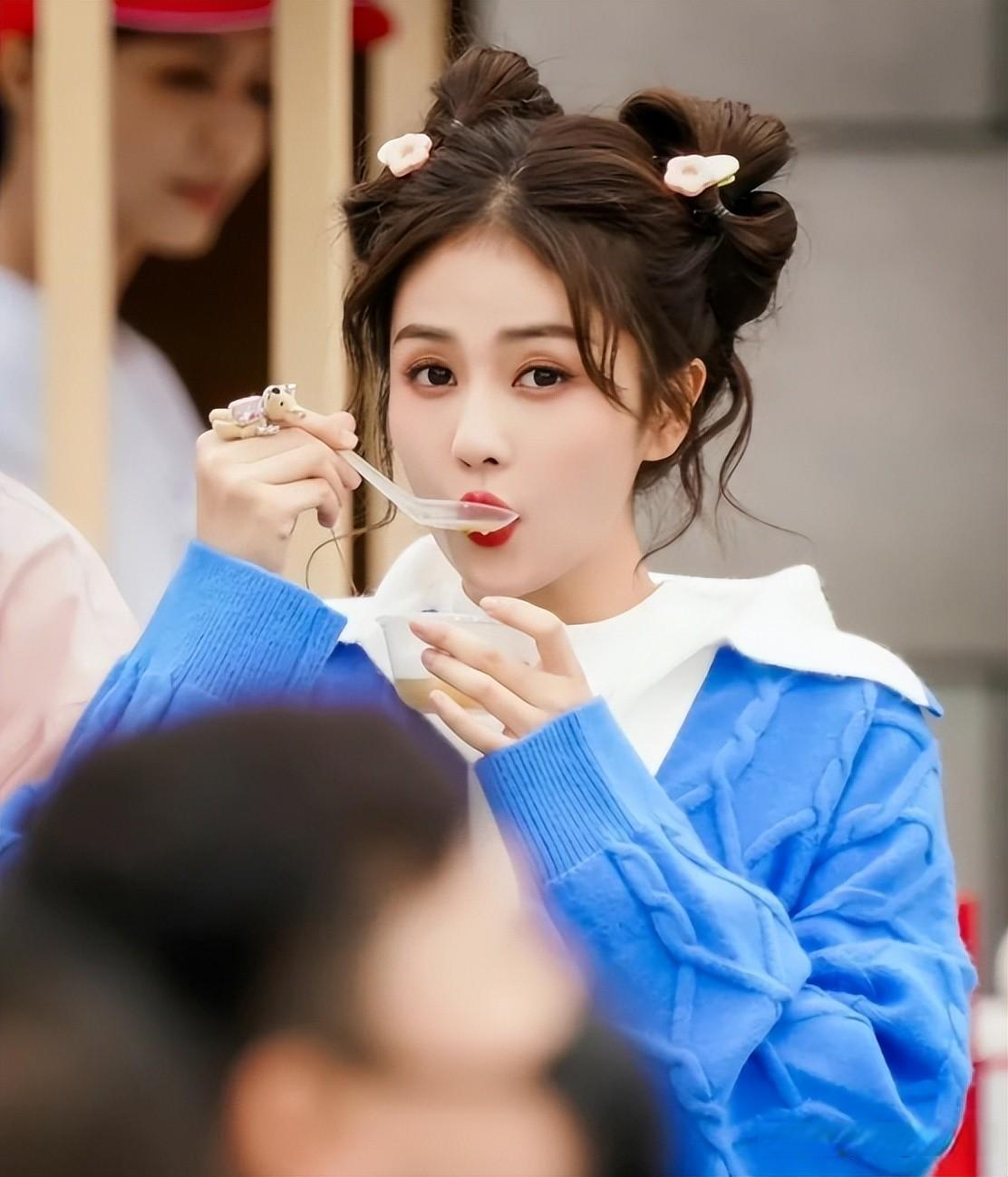 丸子头 不是高颅顶，别留丸子头！把刘亦菲和王鸥放在一起，差别看出来了吗