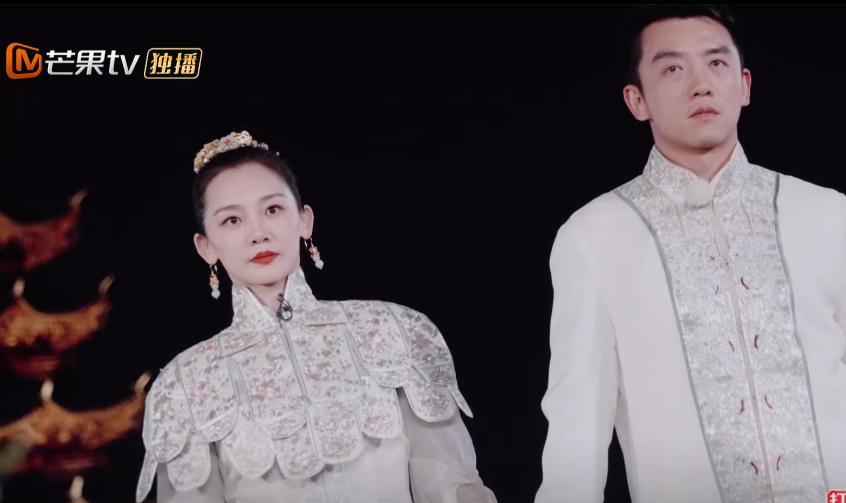 苗苗|苗苗首次穿中国嫁衣,雍容华贵撞脸章子怡,郑恺的气质有点配不上