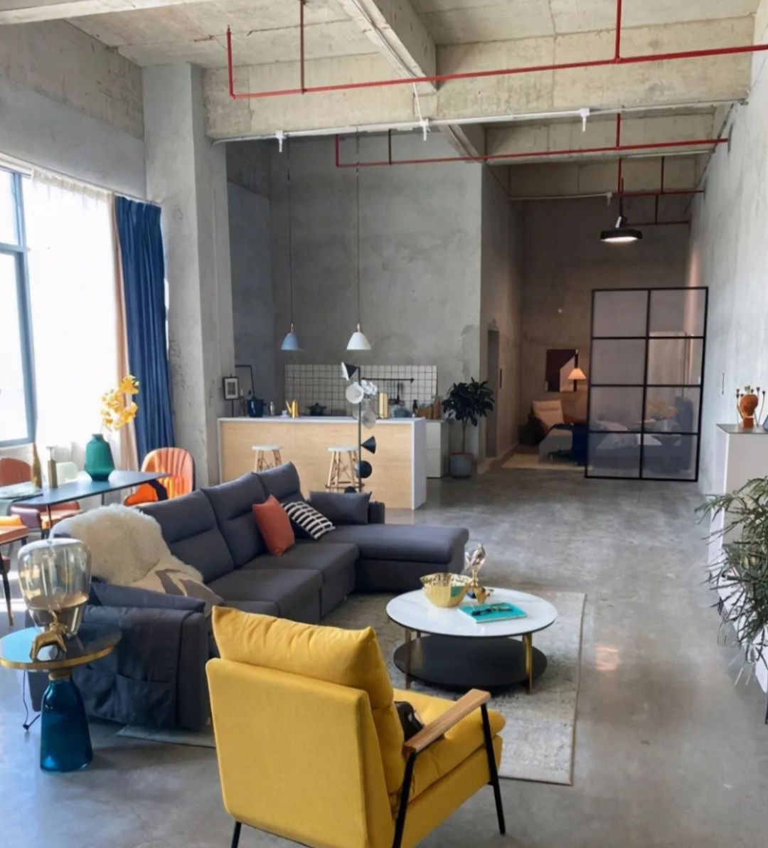 毛坯房直接布置软装,这效果也太漂亮了吧!水泥地光滑如同镜面