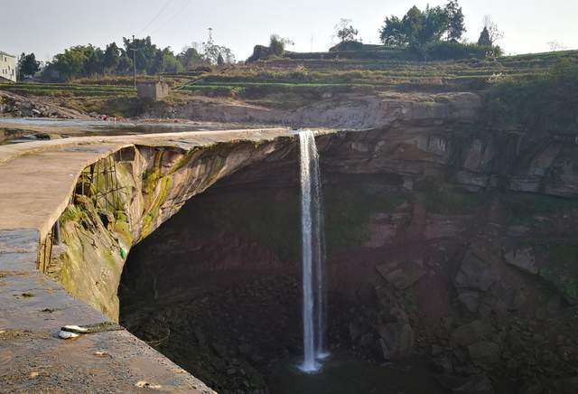 黄果树瀑布|广安岳池县低坑大瀑布：亚洲第一宽，是怎么形成的？