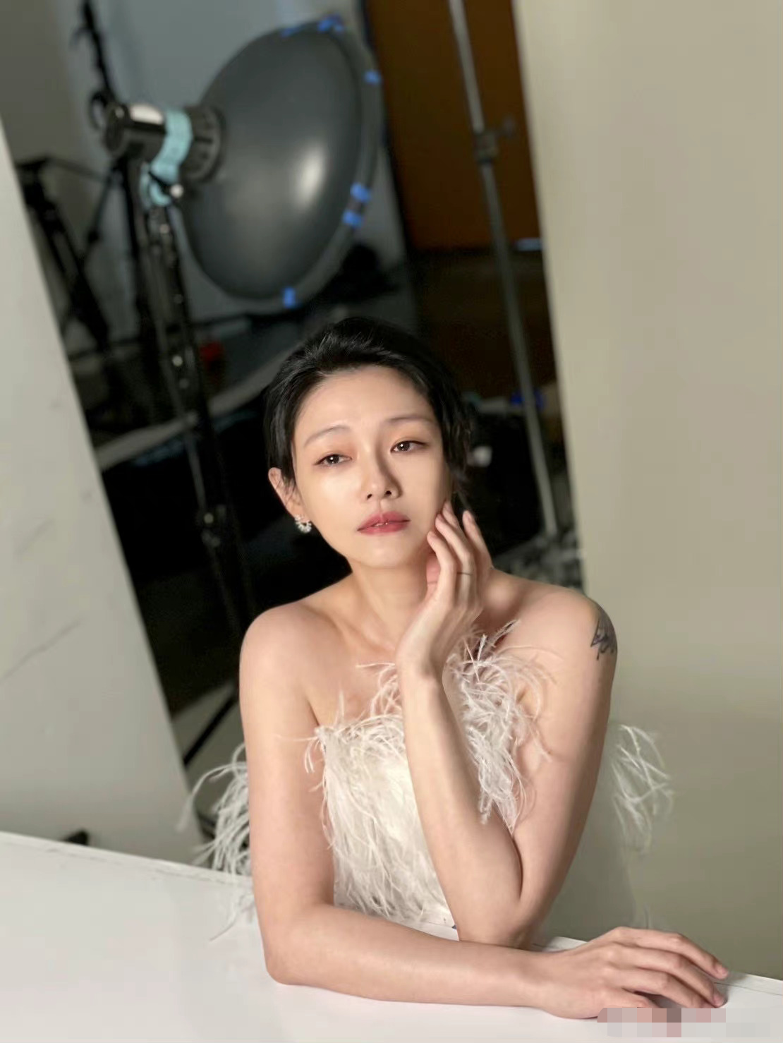 大S|大S复工美出新高！白到发光浑身布满纹身，透露近期生活感慨万千