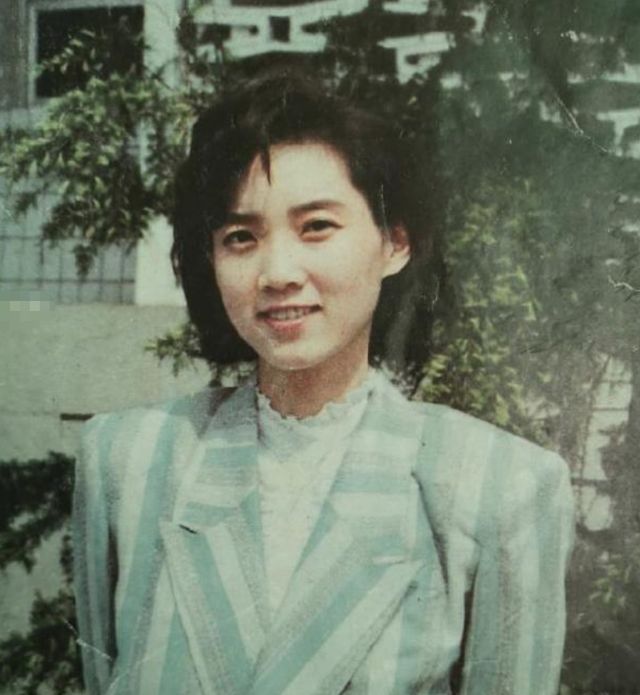 央视|央视主持人李修平:2段婚姻,二婚大10岁丈夫,59岁没孩子也幸福