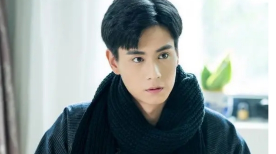 胡一天|胡一天真的是太好看了，这么多年还是很有少年感