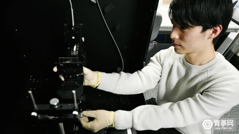 索尼|独创圆柱形投影，索尼高透光HOE全息显示方案详解