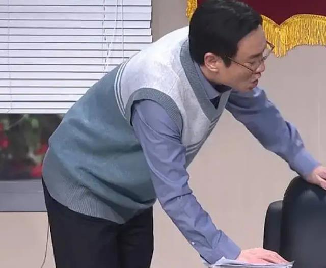 春晚|央视春晚《坑》:沈腾麦掉了,马丽鞋跟掉了,羽绒服的毛满天飞!