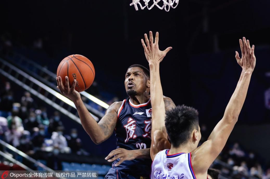 廣東男籃|28分13籃板11助攻！廣東新外援驚艷，全能戰(zhàn)士，孟鐸：打球很合理