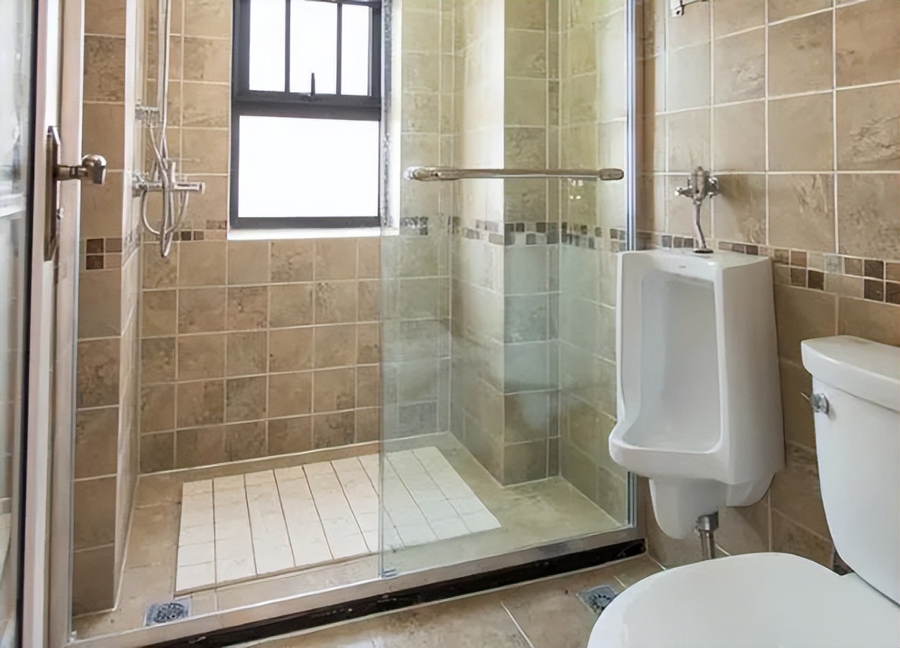 卫生间还做斜坡?做个拉槽四边走水,排水快不堵塞,好处太多