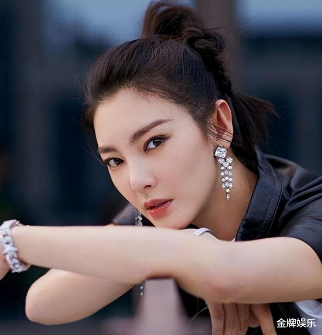 许龄月|和张雨绮同一个看法！著名演员许龄月怒斥未见义勇为的男性顾客