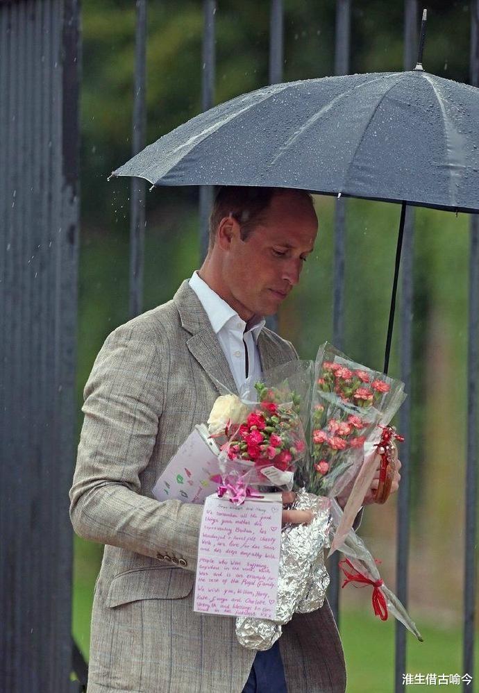 戴安娜|2020年,在戴安娜23周年纪念仪式上,威廉哭红双眼而哈里不见踪影