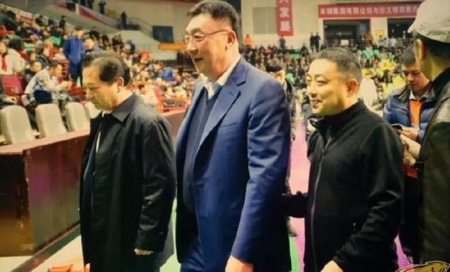 辽宁男篮|恭喜郭少中头彩！曝辽篮狂砸0.4亿庆功刘董大气变相送大漂亮豪车