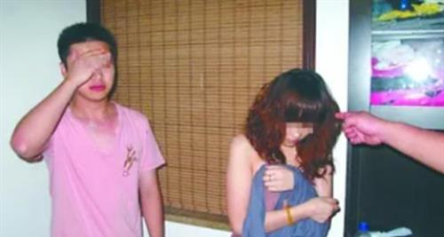 回顾南宁“女主播”被逮捕,粉丝纷纷说没看够,涉案女子没脸见人