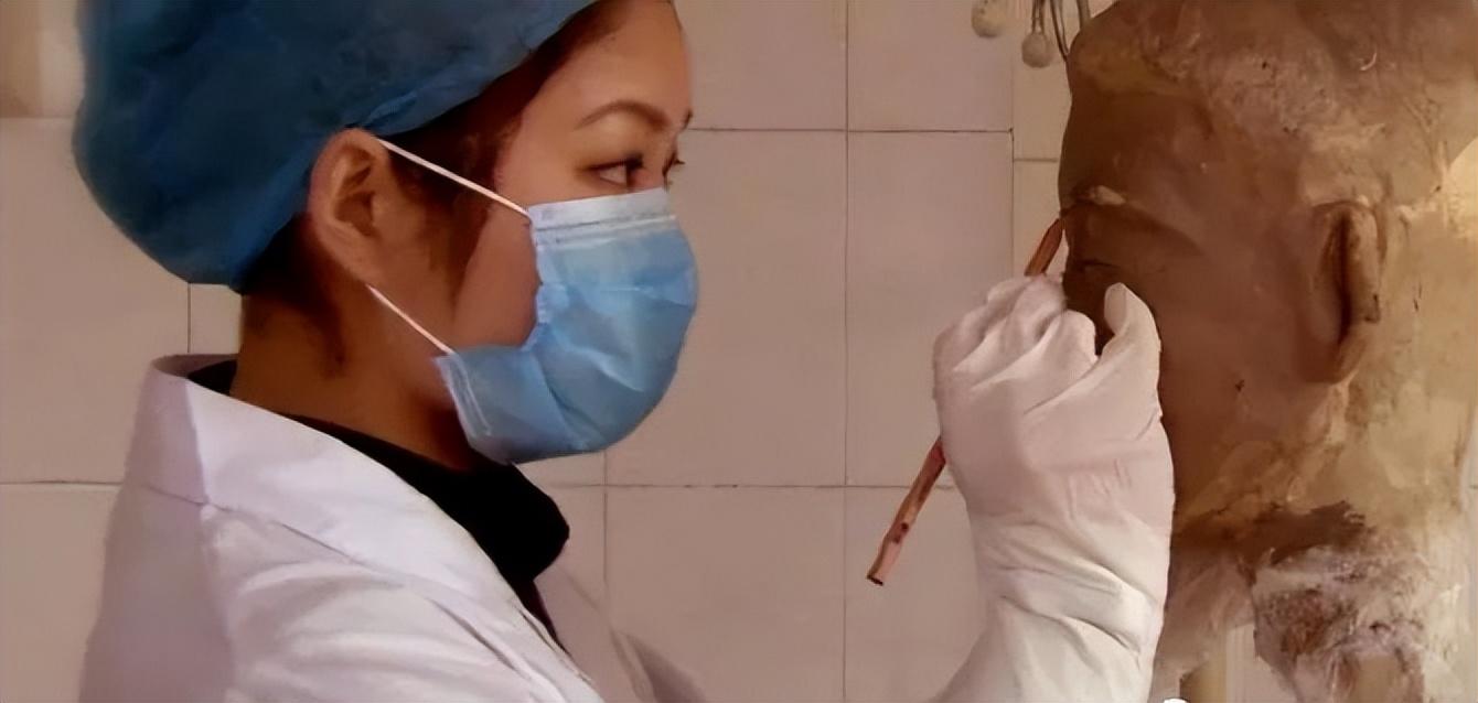 90后女孩处理过近万具尸体,亲妈嫌不吉利