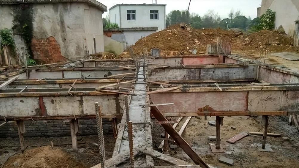 “他偷挖水管溺亡还要我赔68万？”家属将房主告上法庭，法院判了