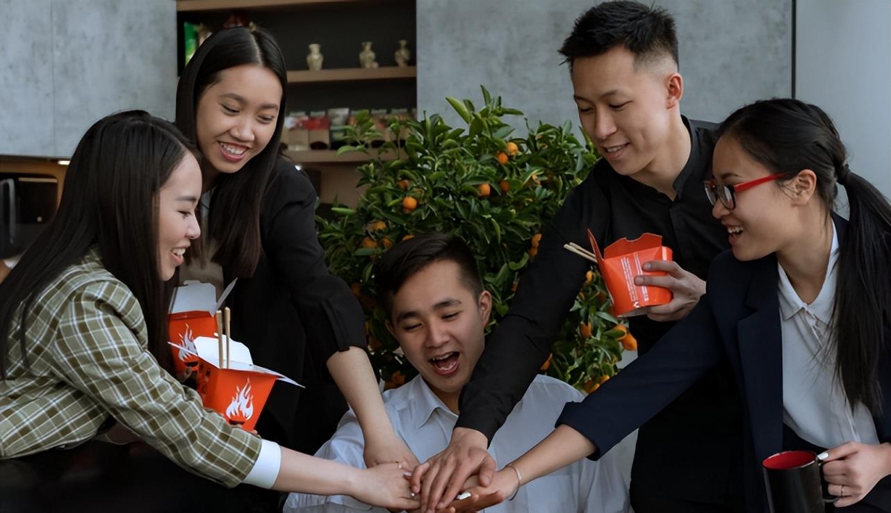 护士|我，山东三甲医院的男护士，透露能拿多少年薪？真实收入曝光