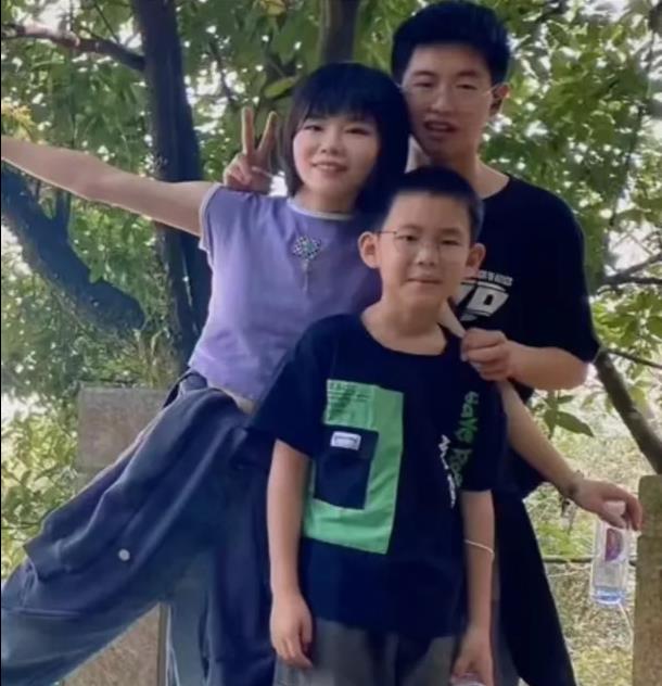 孙悦|孙卓改名为何很顺利？卓妈还是偏心他，孙悦说出练一手好字的秘密