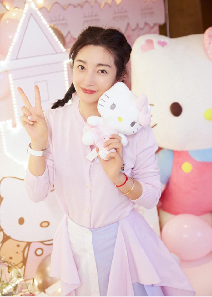 玻尿酸 其实李冰冰也挺会扮嫩的，穿紫色服装配双马尾，48岁像28岁似的