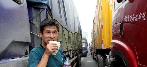 “大货车”里的1男1女,他们生活中是“真夫妻”吗?内行给出答案