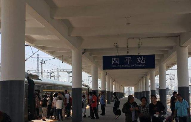 不要向车窗外随意抛物,回顾1417次列车旅客窗外抛物意外伤害事故