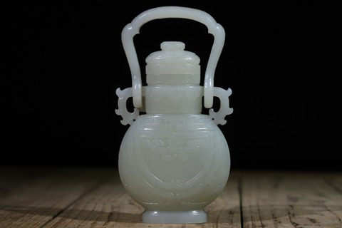 |舊藏和田玉“双凤夔龙耳提梁壶”