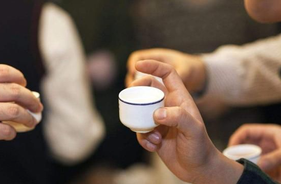 贵州茅台|饭局上，领导说“给你100块，买瓶茅台酒”，如何应对？答案来了