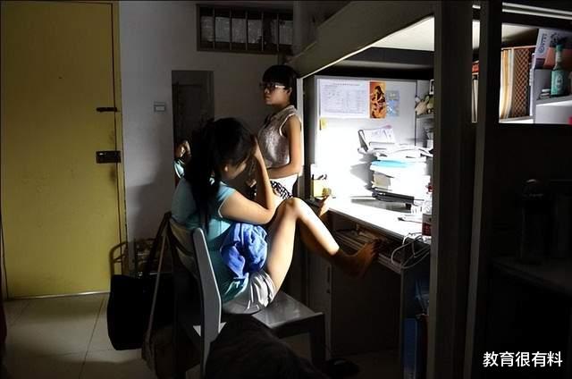 别惹封校女大学生,买蛋糕发现尺寸不够,列公式计算让商家补差价