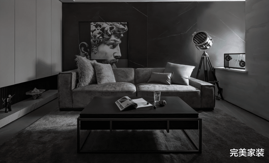 偏爱暗红色的一人居，享受这深不见五指的神秘感，真的好独特！