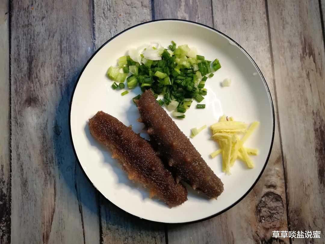 海参就是一盘菜，小米海参粥，普通人的早餐，补充营养，提高免疫