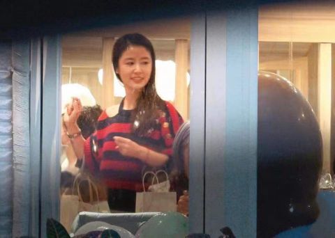 郑欣宜|林心如夫妇高调为女儿庆生！林心如生图颜值大飙升，气质提升不少