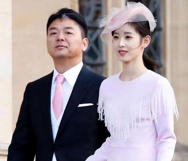 玛格丽特|章泽天挺孕肚拍杂志!肚大疑临盆在即,大方晒婚戒表决心