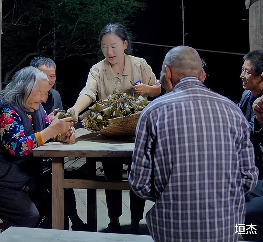 |乡愁沈丹为何那么红?从离异妇女到千万网红,如今身价超1000万