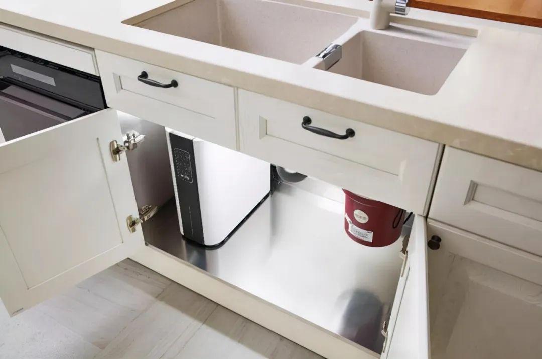 装厨房,选好板材和台面不够,往往大部分人漏了一处细节:水槽柜