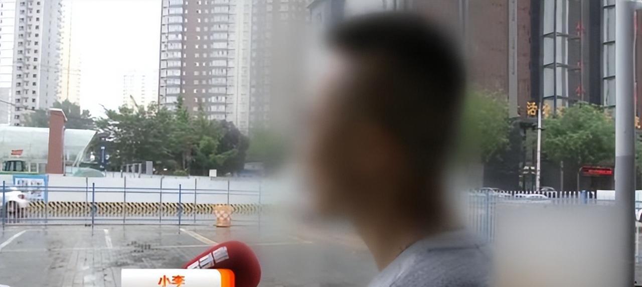 回顾男子喝酒到深夜,把醉酒未婚妻放酒店,男服务员两次悄悄进入