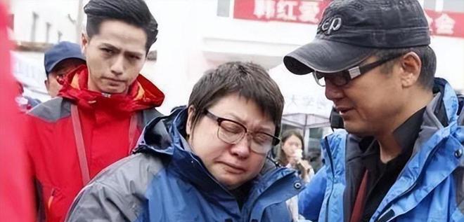 韩红|23年前因事故失去双亲的孤儿，被韩红领养后，如今过得怎么样了