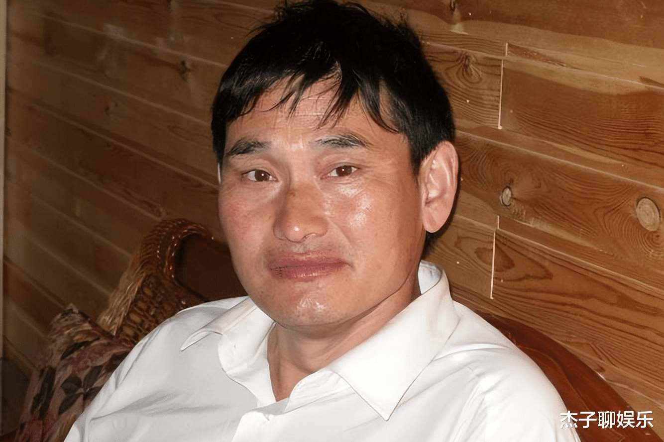 朱之文|大衣哥朱之文模仿周润发!荣登杂志封面,宛如一名超级大明星